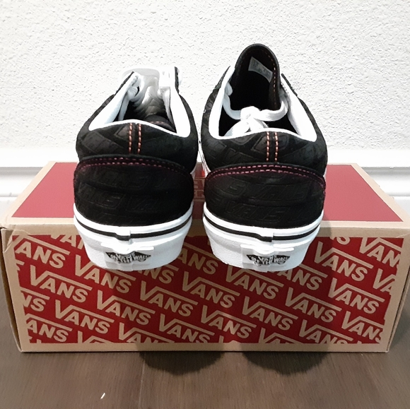 Vans - Picture 2 of 5